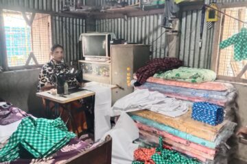 सरला माइक्रोफाइनान्सको ऋणले जलपाईगुड़ीका दर्जीलाई व्यवसाय बढाउन मद्दत गर्छ