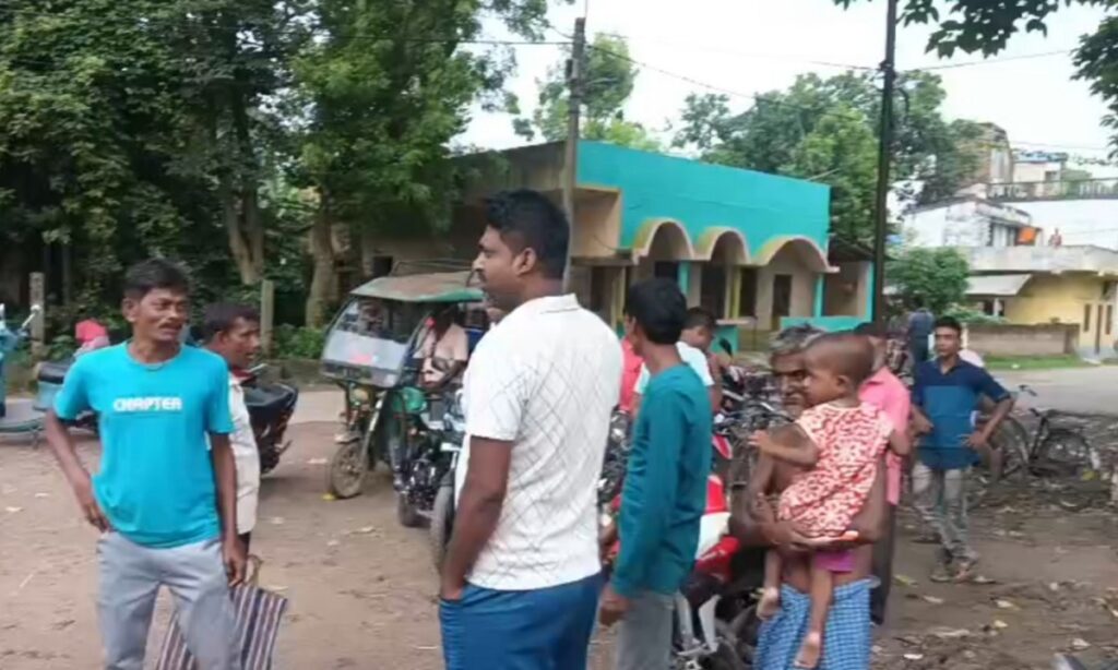 शान्तिपुर नगरपालिकामा सरसफाइ कर्मचारीको हडताल दोस्रो दिन पनि जारी: तलब नपाउँदा कामकाज ठप्प, काममा फर्कन अपिल