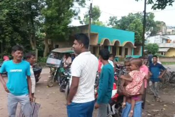 शान्तिपुर नगरपालिकामा सरसफाइ कर्मचारीको हडताल दोस्रो दिन पनि जारी: तलब नपाउँदा कामकाज ठप्प, काममा फर्कन अपिल