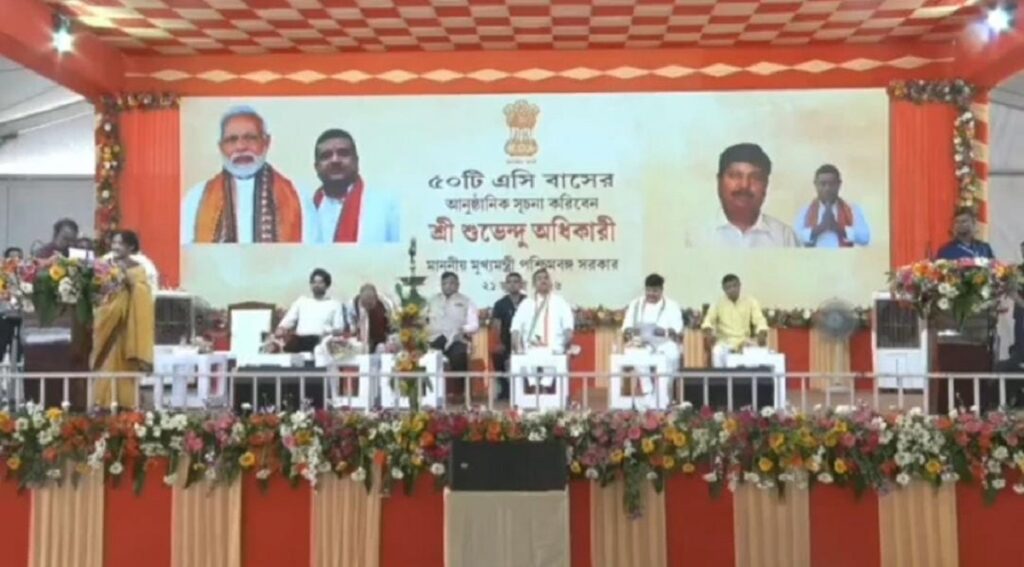 राज्यमा ५० वटा नयाँ एसी बसहरूको उद्घाटन: मुख्यमन्त्री शुभेन्दु अधिकारीले भने, “केन्द्रसँगको समन्वयले यातायातलाई तीव्र बनाउनेछ”