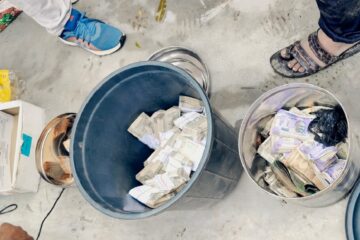 लागूऔषध तस्करीको र्‍याकेट पर्दाफास: आरोपीको घरको भुइँ खनेर लाखौं रुपैयाँ नगद र ठूलो मात्रामा हेरोइन बरामद