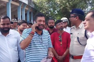 ट्राफिक जामबाट राहत, विधायक तथा मन्त्री शंकर घोष कञ्चनजङ्घा रंगशालाको मेला मैदानमा पार्किङ व्यवस्थाको समीक्षा गर्न पुगे