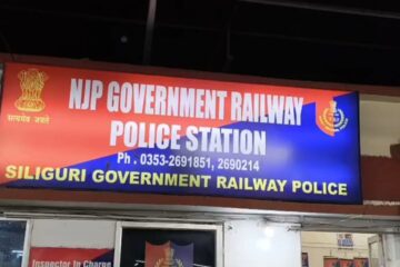 एनजेपी स्टेशनमा सरायघाट एक्सप्रेसमा छापा, एसी कोचबाट ७.५ किलो गाँजासहित तस्कर पक्राउ