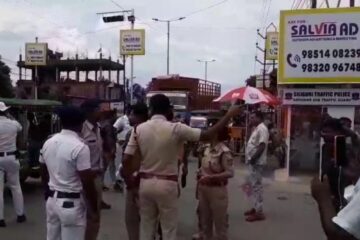 पर्यटक हेल्पलाइनको तुरुन्तै कारबाहीका कारण दिल्लीको एक दम्पतीले बसमा छोडिएको ल्यापटप भएको झोला फेला पारे र सिलिगुडी ट्राफिक प्रहरीबाट प्रशंसा पाए