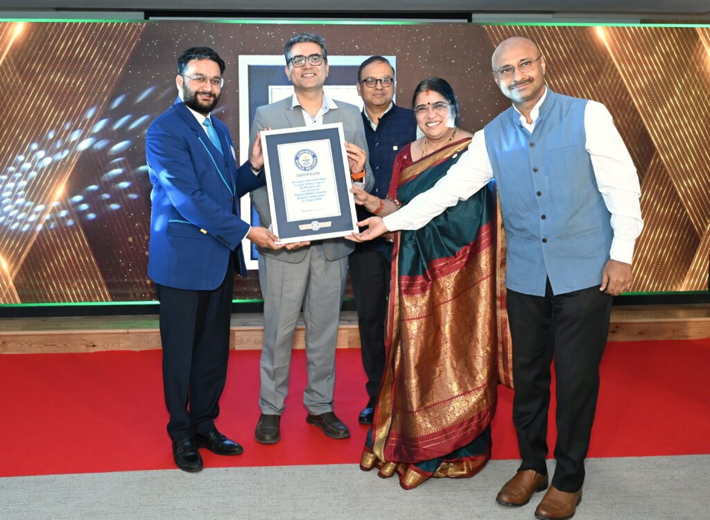 हिमालयले ६६,९२८ स्वास्थ्यकर्मीहरूसहित गिनिज वर्ल्ड रेकर्ड कायम गरेको छ