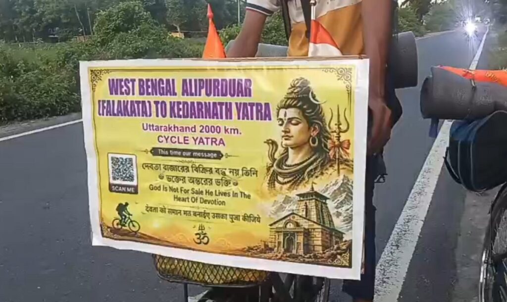 प्याकेज गरिएका उत्पादनहरूमा देवी-देवताका तस्बिरहरूको दुरुपयोगको विरोध गर्न दुई जना युवा साइकल यात्रामा निस्किए