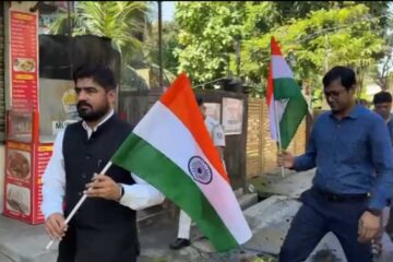 हरेक घरमा तिरंगा” अभियान देशभर सुरु भयो, सिलिगुडीमा उप-विभागीय मजिस्ट्रेट (SDO) को नेतृत्वमा भव्य र्‍याली निकालियो