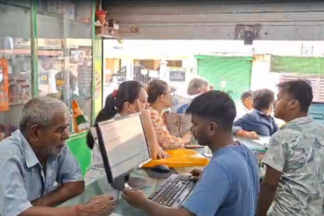 चोरहरू ई-रिक्सा (टोटो) मा आए र एउटा साहसिक डकैती गरे, फार्मेसीबाट लगभग ₹१ लाख चोरे