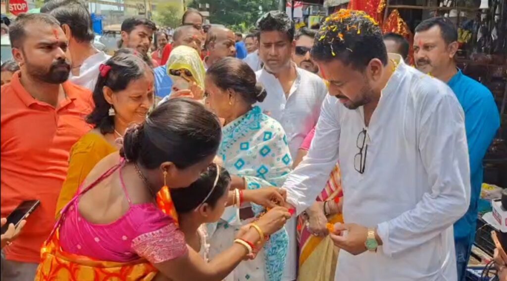 मन्त्री शंकर घोषले सिलिगुडीमा राखी बन्धन समारोहमा भाग लिए