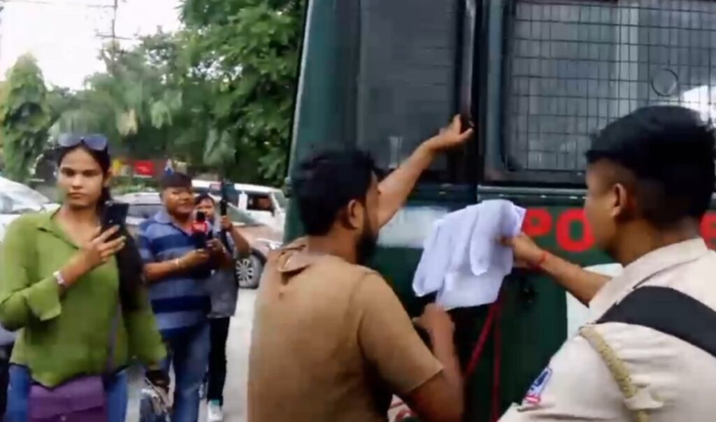मतिगढ़ामा २७८ ग्राम ब्राउन सुगर सहित तस्कर पक्राउ, प्रहरीले कारबाही जारी राखेको छ