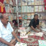 रक्षाबन्धन अगाडि, सिलगढी बजारहरू रंगीन राखीहरूले भरिएका छन्, किनमेल गर्न भीड आकर्षित गर्दै।