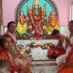 १९५२ देखि चलिआएको परम्परा: सिलगढीको सूर्यसेन कालोनीमा रहेको “मनसा बारी” मा बलिदानको अनुष्ठानसँगै देवी मनसाको पूजा गरिएको थियो