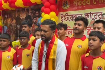 सिलिगुडीमा पूर्वी बंगाल दिवस धुमधामका साथ मनाइयो: पर्यटन मन्त्री शंकर घोषले कञ्चनजङ्घा रंगशालाको कायाकल्पको आश्वासन दिए