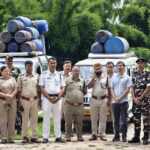 जलपाईगुडीमा आबकारी विभागले संयुक्त अभियान सञ्चालन गर्दै ठूलो मात्रामा अवैध मदिरा उत्पादन सामग्री जफत गर्‍यो