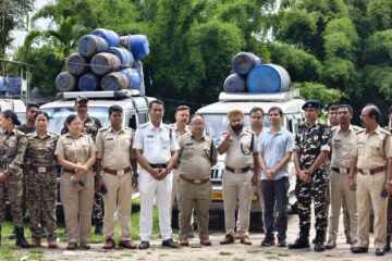 जलपाईगुडीमा आबकारी विभागले संयुक्त अभियान सञ्चालन गर्दै ठूलो मात्रामा अवैध मदिरा उत्पादन सामग्री जफत गर्‍यो