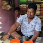 प्रधानमन्त्रीको जन्मदिनमा झारग्रामका विक्रमको अनौठो पहल; झालमुरी विक्रेताको अनौठो शैलीबाट ग्राहकहरू खुसी भए