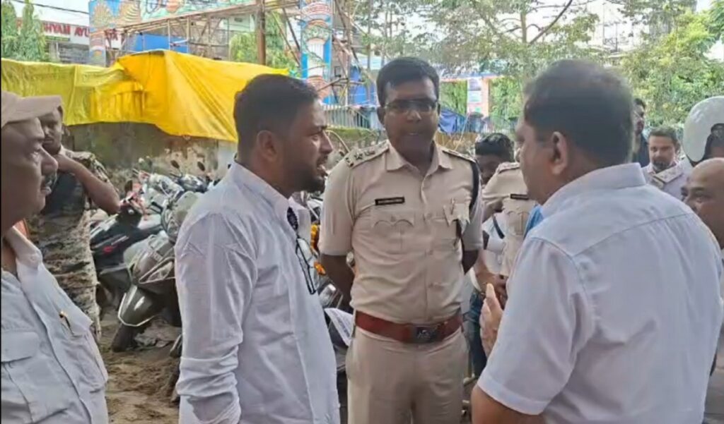 कञ्चनजङ्घा रंगशालाको मेला मैदान अब मेलाको लागि प्रयोग गरिने छैन; मन्त्री शंकर घोषले सिलिगुडीमा स्थायी पार्किङ स्थलको शिलान्यास गरे, जसको लागत ₹१.५ करोड रहेको छ