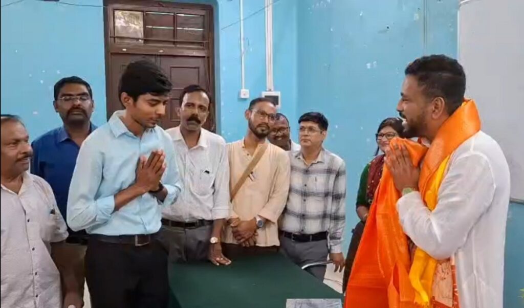 सिलगढी कलेजमा शिक्षक दिवस समारोह: पर्यटन मन्त्री शंकर घोषले बाह्य राजनीतिक हस्तक्षेप विरुद्ध स्पष्ट चेतावनी दिए