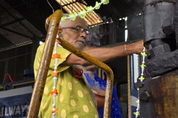 सिलगुडीमा टोय ट्रेनको लागि विश्वकर्मा पूजा समारोह