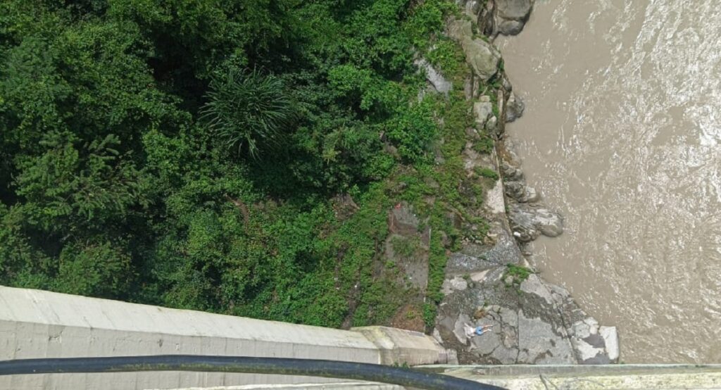 बाघपुलबाट हामफाल्दा युवतीको मृत्यु