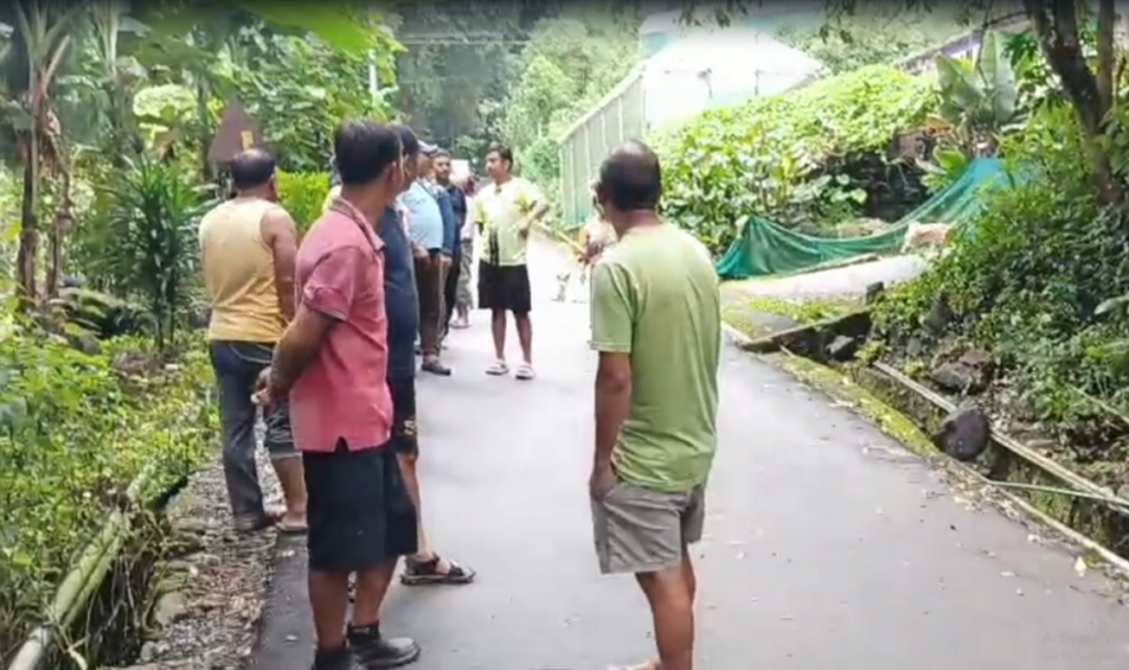 लोवर थुलुङ गाउँमा वाहन दुर्घटना, चालकको मृत्यु, एकजना घाइते