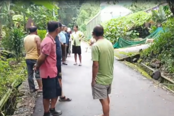 लोवर थुलुङ गाउँमा वाहन दुर्घटना, चालकको मृत्यु, एकजना घाइते