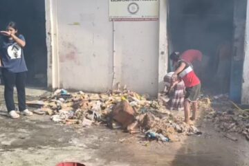 सिलगुडीको पोखैजोत क्षेत्रमा रहेको चाउमिन कारखानामा भीषण आगलागी भएको छ, घटनास्थलमा तीनवटा दमकल उपस्थित छन्