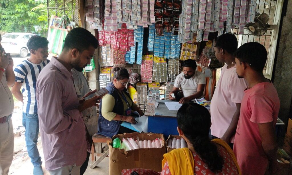 बंगाल: हरोयामा बेकरी उत्पादनहरूको लागि अस्वच्छ अवस्था भत्काइयो: छापा मार्दा सडेका केकहरू, बासी तेल र सडेका अण्डाहरू बरामद भए